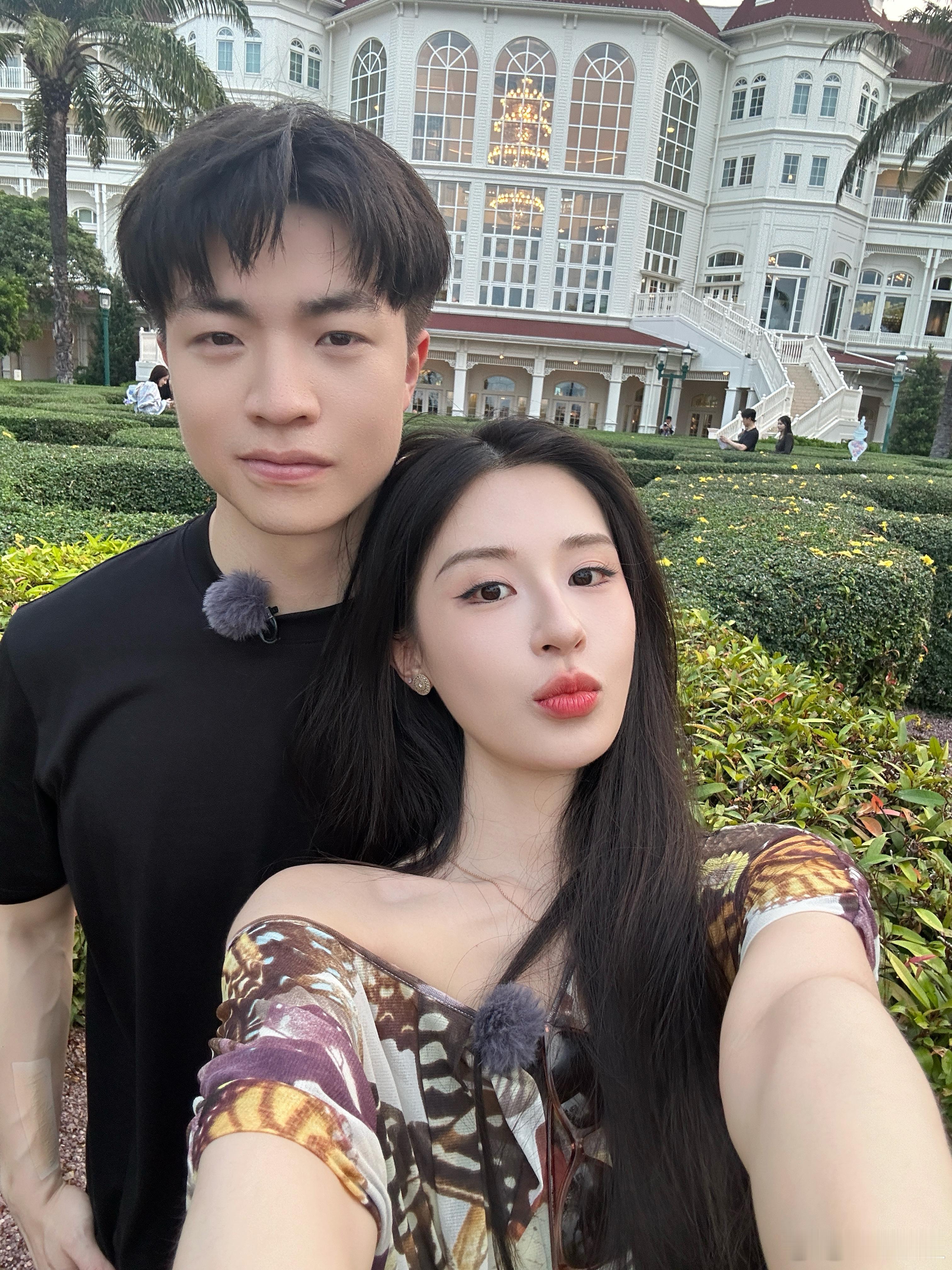 #闻声cp第一次约会##喜欢你5收官cp集体约会# 小情侣的甜蜜把戏让人仿佛置身