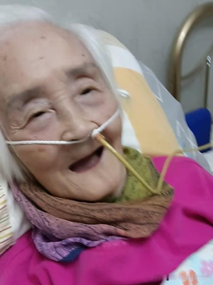 真实记录易奶奶骨折康复的经验
 今天，我们家里发生了一件让所有人热泪盈眶的大事。