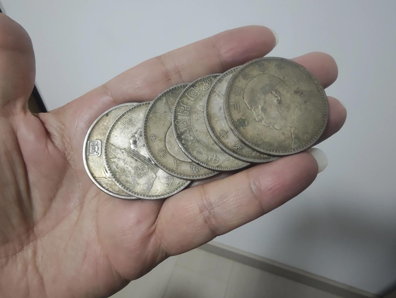 当初异地成家，一次临行前母亲拿出来给我，一晃二十多年过去了，这两天在家倒腾，从角