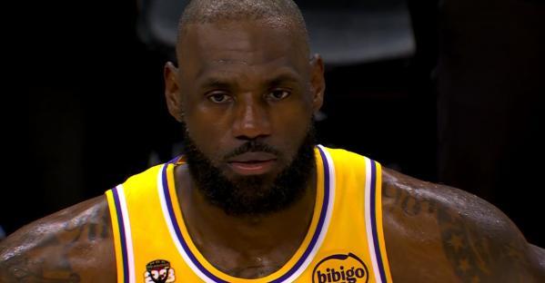 湖人老将詹姆斯真是倾其所有了！虽然今天湖人在客场以110：113惜败于太阳，但是