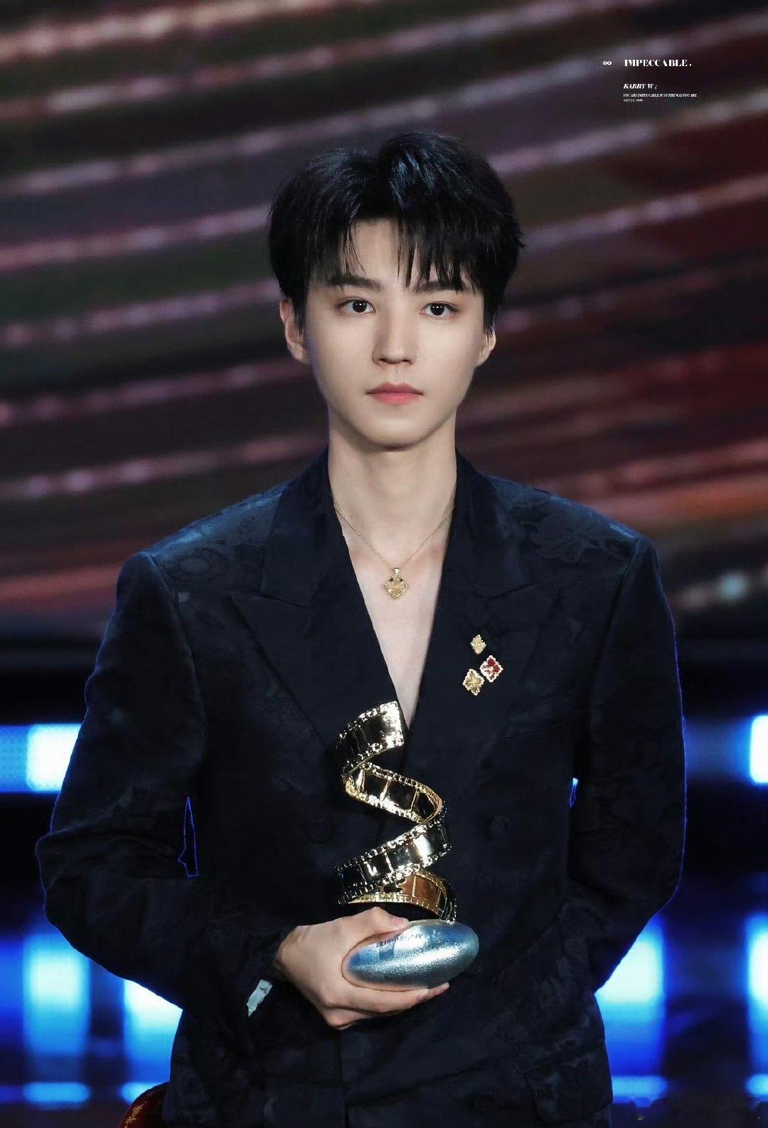 王俊凯内娱演唱会模板王俊凯天使宝宝来的 被王俊凯的温柔狠狠打动，整场演唱会兼顾所