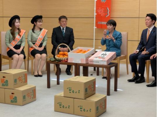 日本首相高市早苗19日发文说：“今天我特别感受到了地方政府的努力和愿望，包括向首