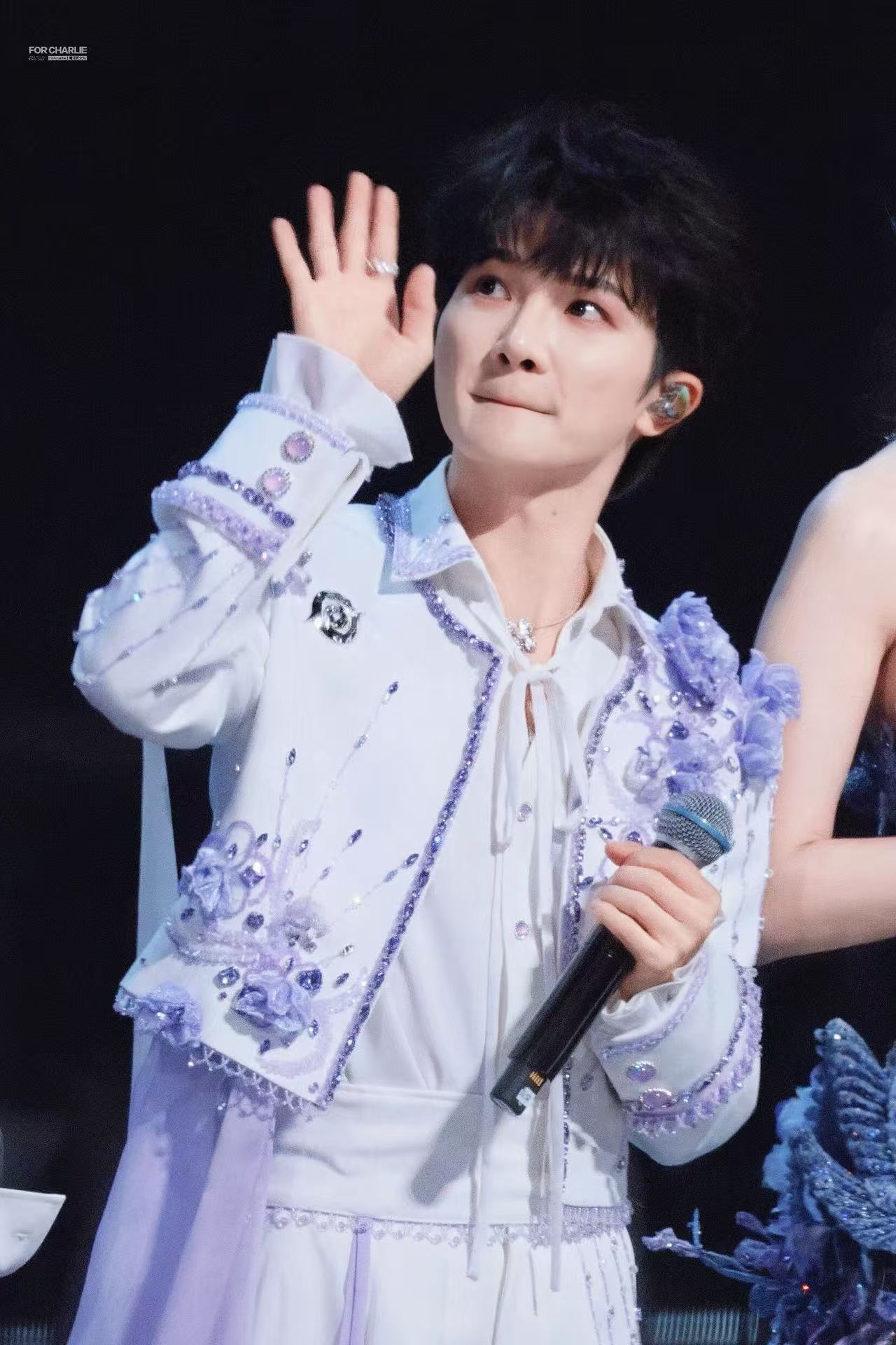 小咪小咪！！！你怎么这么可爱！！！我要去看周深演唱会！！周深总是在下怎么每次大合