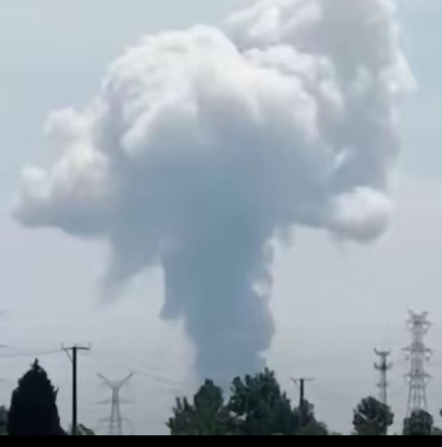 江苏东海县集中销毁烟花爆竹本来是“消险”行动，炸出了冲天蘑菇云，冲击波都跨市了—