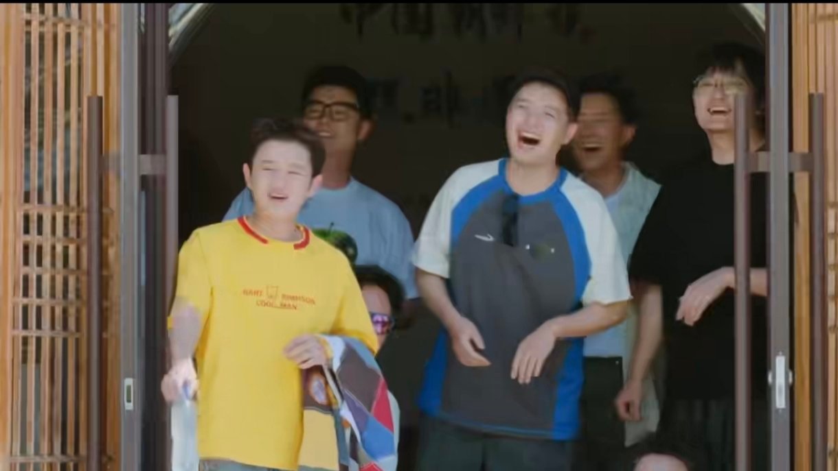 马頔以为鹿晗要回北京马頔是去了爱妻再回五哈，谁都调侃一下 