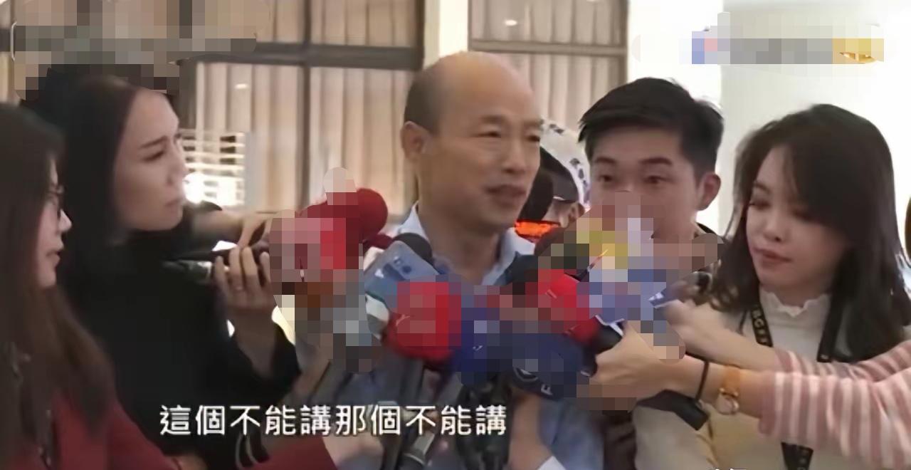 韩国瑜今天（29日）终于现身，神隐多日的他，终于来到大众面前，开始抖机灵了。
他