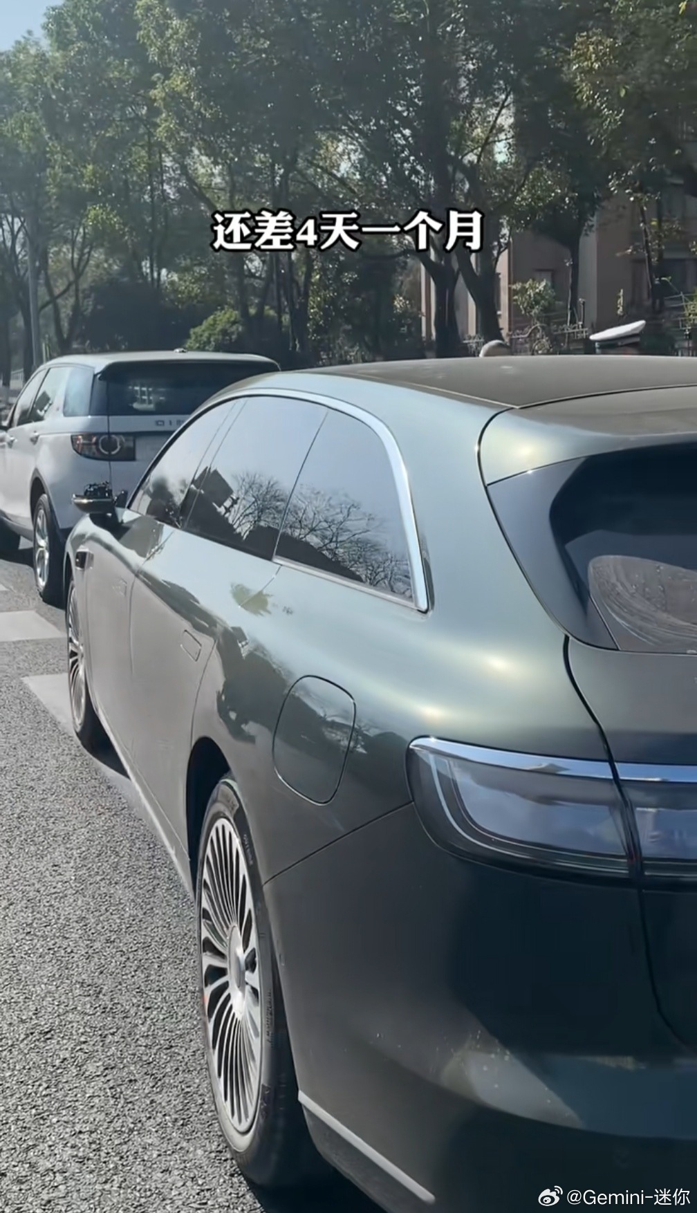 还差4天1个月，已经对后视镜价格了如指掌，惟手熟尔这个哥们也得加强一下智驾培训了