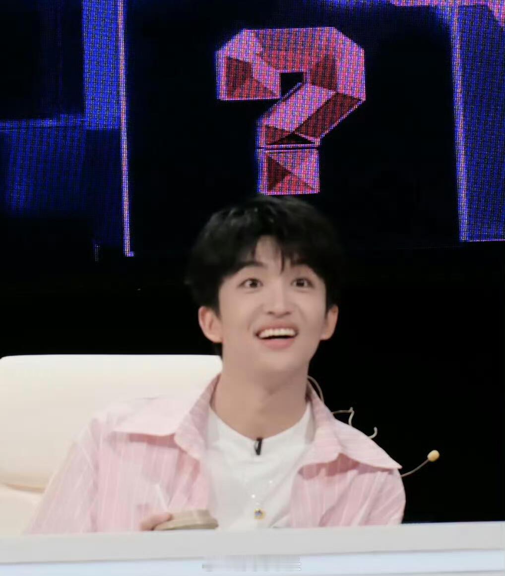 黄子弘凡看到100个小孩的反应黄子弘凡与100位小朋友的化学反应太有趣！路透曝光