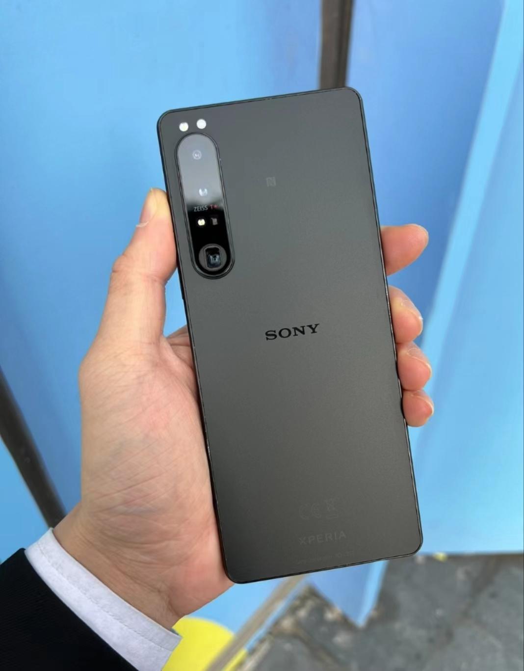 没想到以前花8000多买的索尼Xperia，会被人嘲笑，说用起来还不如3000买