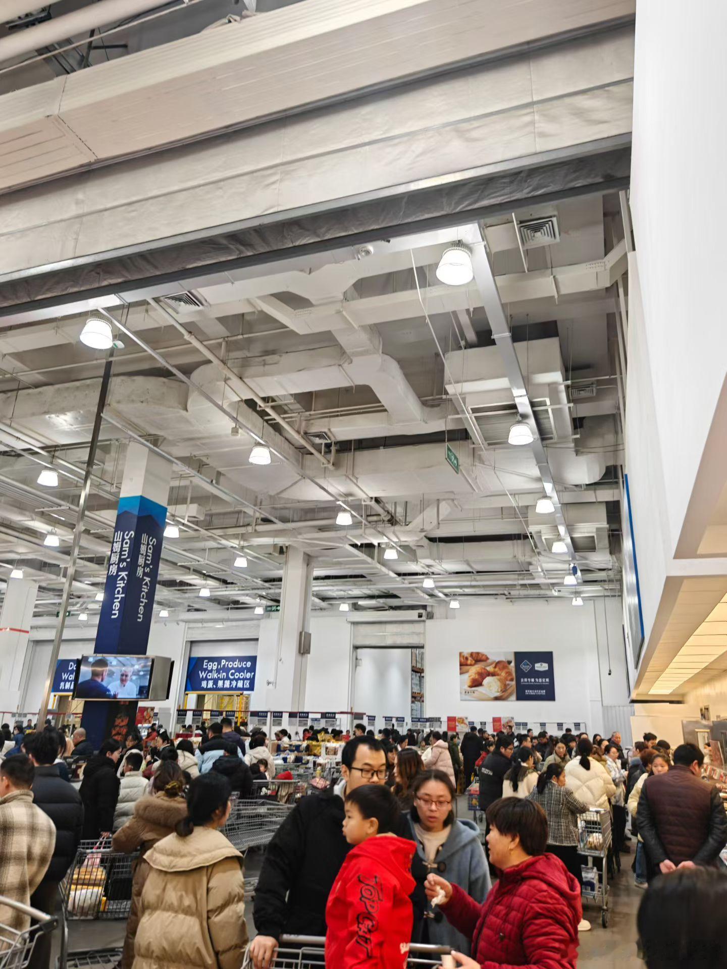 都说经济不好，特么还是富人多！这还没过节呢，就这样了，我开始怀疑我的世界！日常分