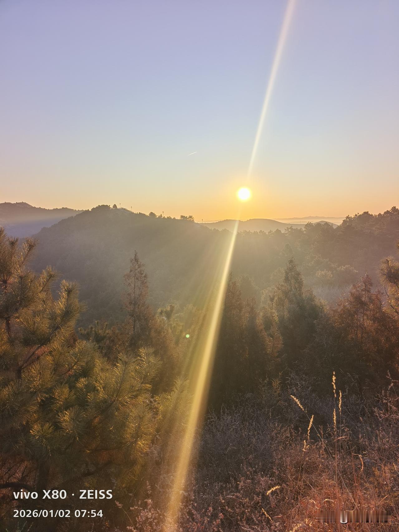 在新的一年里，要保持良好的心态，看淡一切身外之物，要加强身体锻炼，没事的时候多溜