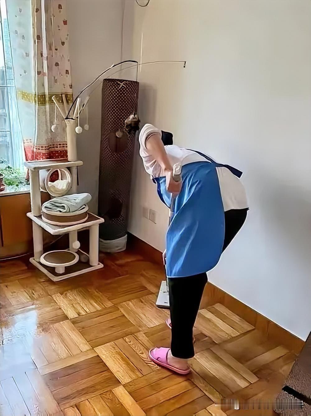 做保姆的要懂得自己的身份！
雇主说“阿姨，你不要跟我们一块吃饭！”的时候，阿姨要