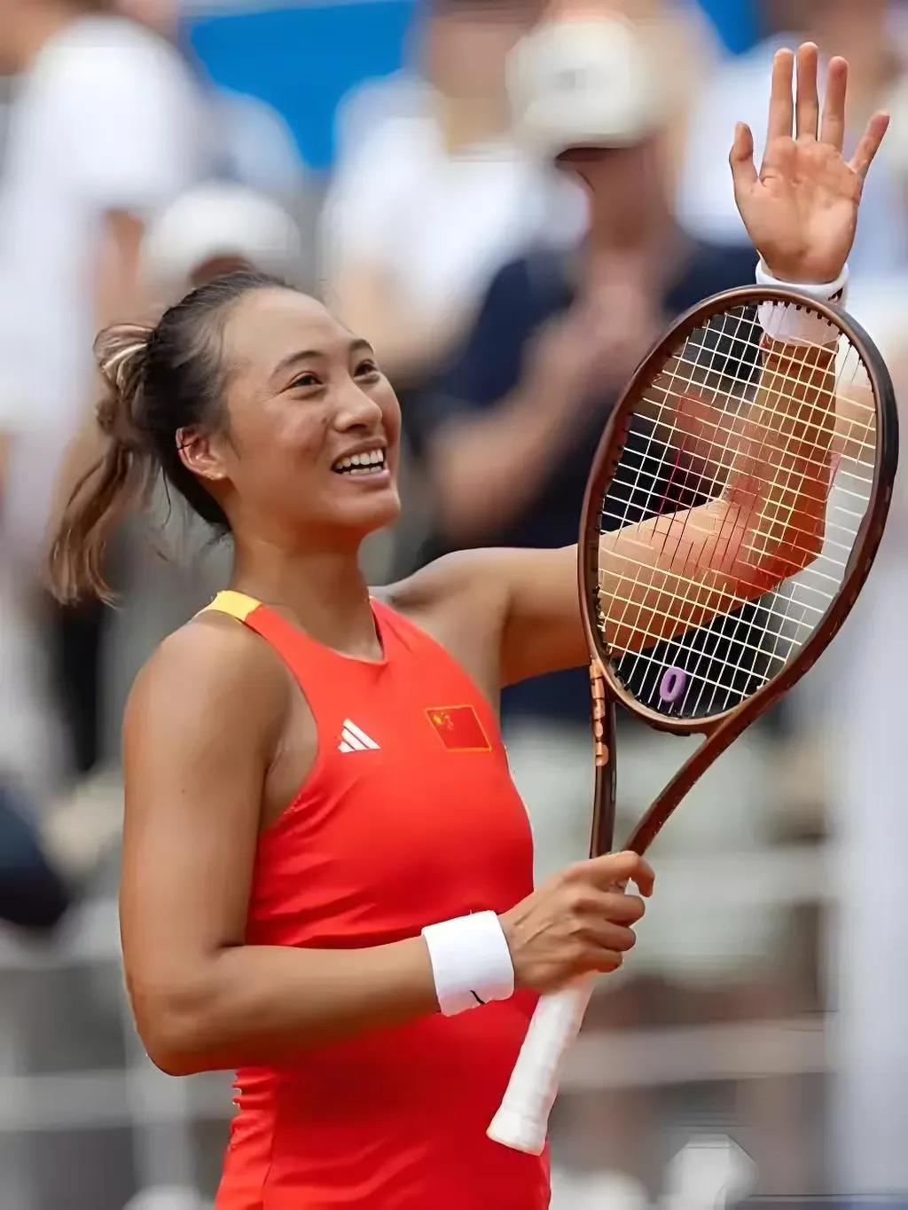 WTT总决赛，郑钦文不服不行，0-2负于萨巴伦卡，四个非常现实的问题：

第一、