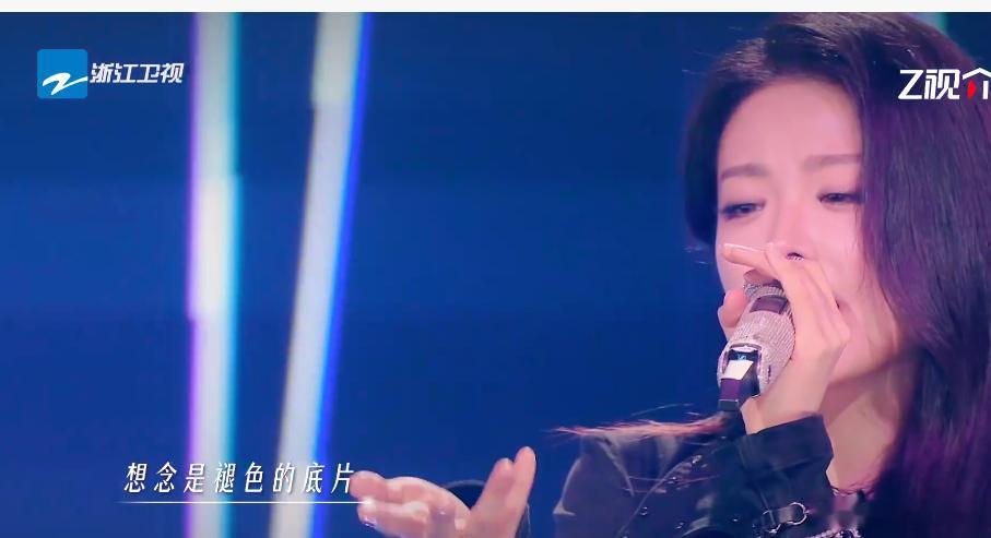 周笔畅喻言跨选秀时代同台属于选秀人的双向交汇，周笔畅05超女沉淀多年，喻言从青你