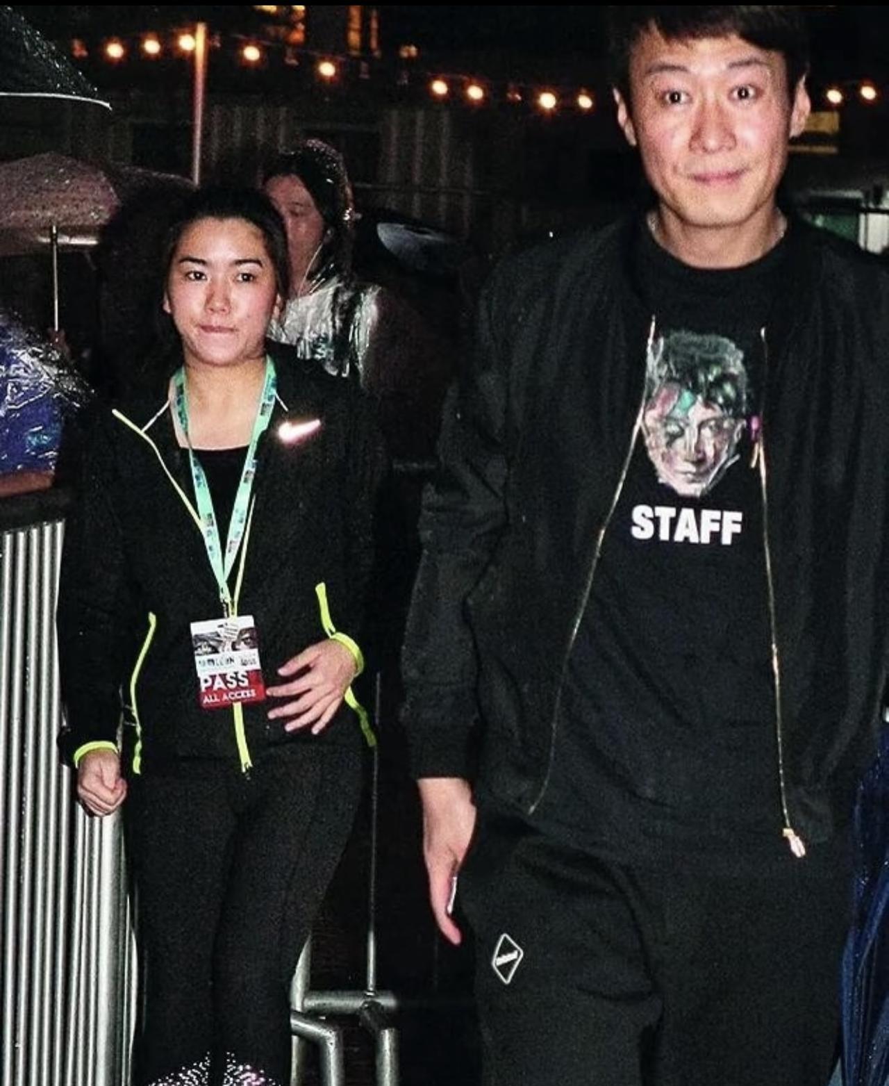 很多人以为天王的感情靠轰轰烈烈，其实黎明这段关系更像一条清晰的职场晋升线。
2