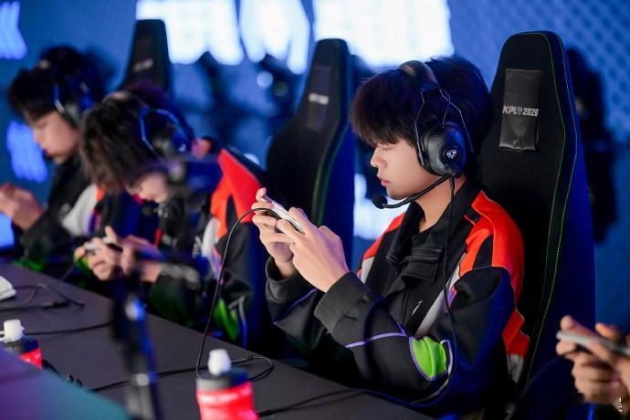 流浪已如愿流浪真的为我们诠释了努力拼搏，总会结出最好看的花。这个追梦的少年此刻终