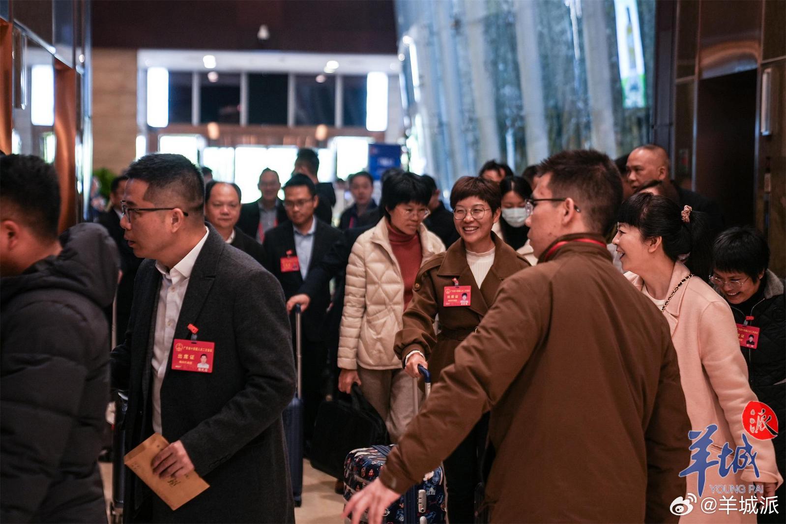 【广东进入“两会时间”！代表委员同日报到，他们如何建言献策？】广东开启“两会时间