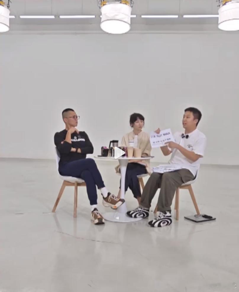 陈震 赛车星冰乐 全程在看陈震老师和星冰乐老师辩论，有两个万万没有想到。我对两位