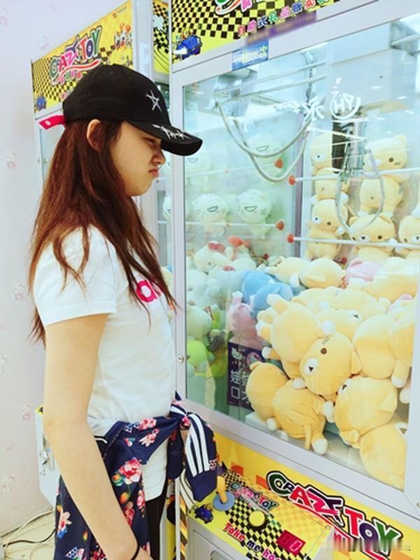 电玩城都有哪些设备? 电玩城的设备可太丰富啦！首先是抓娃娃机，各种可爱造型的娃娃