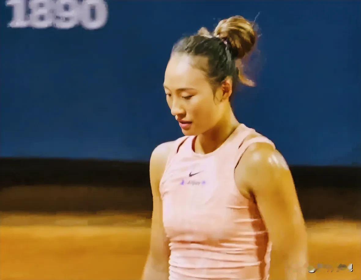 连赢两场的郑钦文今夜将继续WTA250🇮🇹帕勒莫站第三场比赛，她将与排名第6