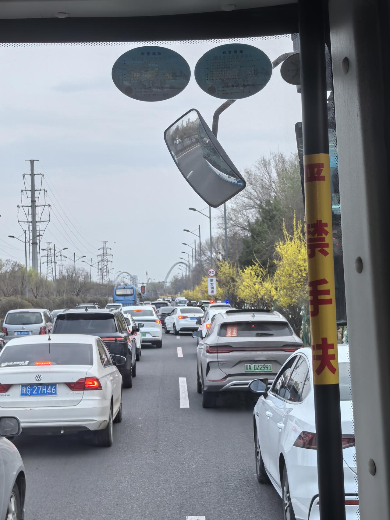 今天下午乘坐公交车沿着滨河东路由北向南，从中北大学前往胜利桥东，不知道什么原因，