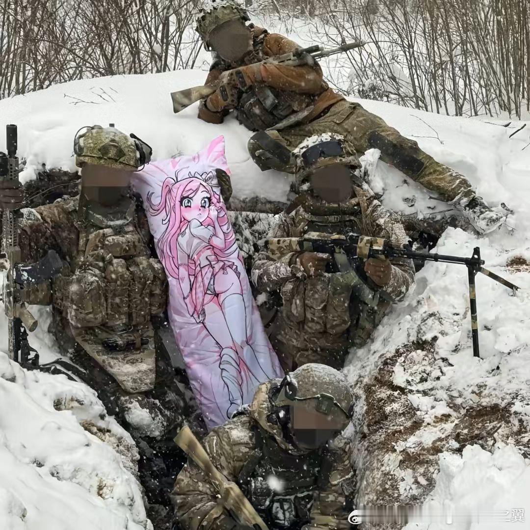 俄军士兵的二次元枕头俄乌冲突 ​​​