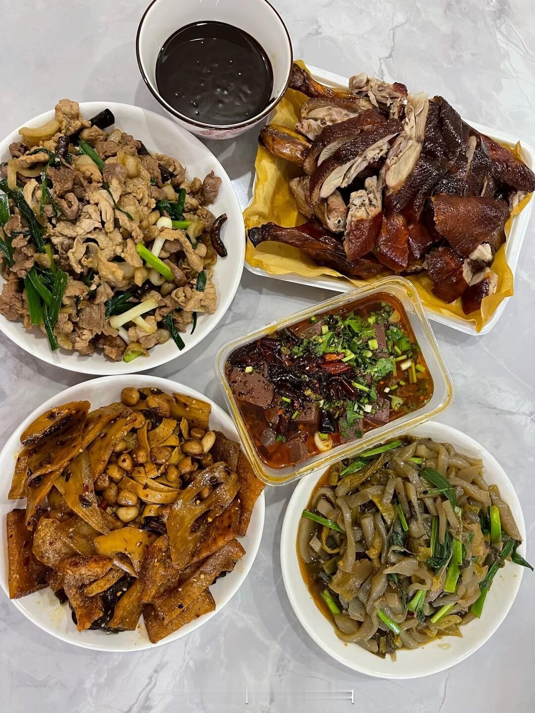 男人也应该做饭，我举双手赞成！传统观念里“男主外，女主内”，超60%家庭主要做饭