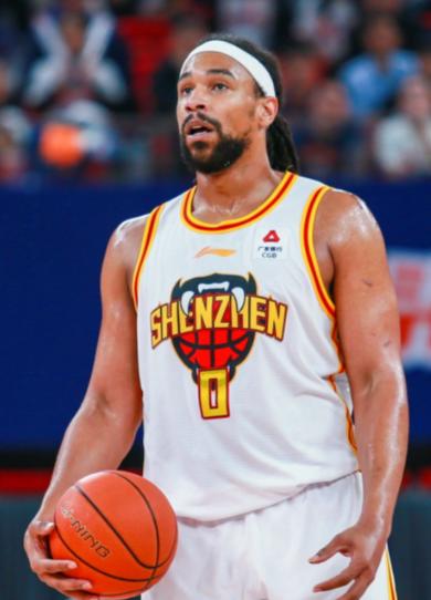 都错了，广东队的大外援萨林杰不可能被裁掉，理由非常简单。

先看最实在的表现，本