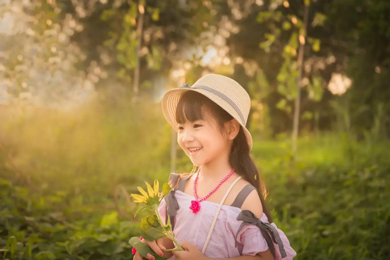 萌娃小小年纪用筷子娴熟，吃货本质显露无遗，家长需注意这些细节

有些宝宝天生就是