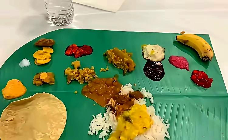 乒乓球亚锦赛印度安排的美食，国人看一眼估计会没了胃口，无福消受吧。
品种倒是很丰