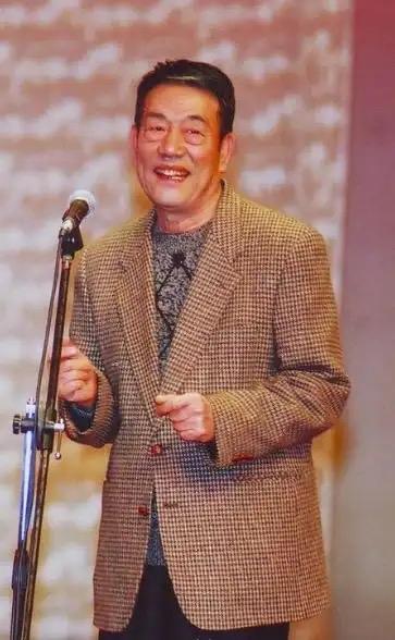 儿子杨议在杨少华去世后首发视频，称父亲已经入土为安 “虽有一些杂音 但父亲仙逝是