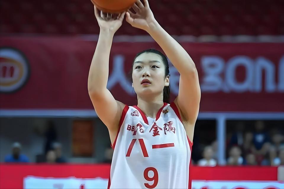 什么也不说！祖国知道我。在这个特别的日子里，退下戎装的李梦说：军人魂难改！

落
