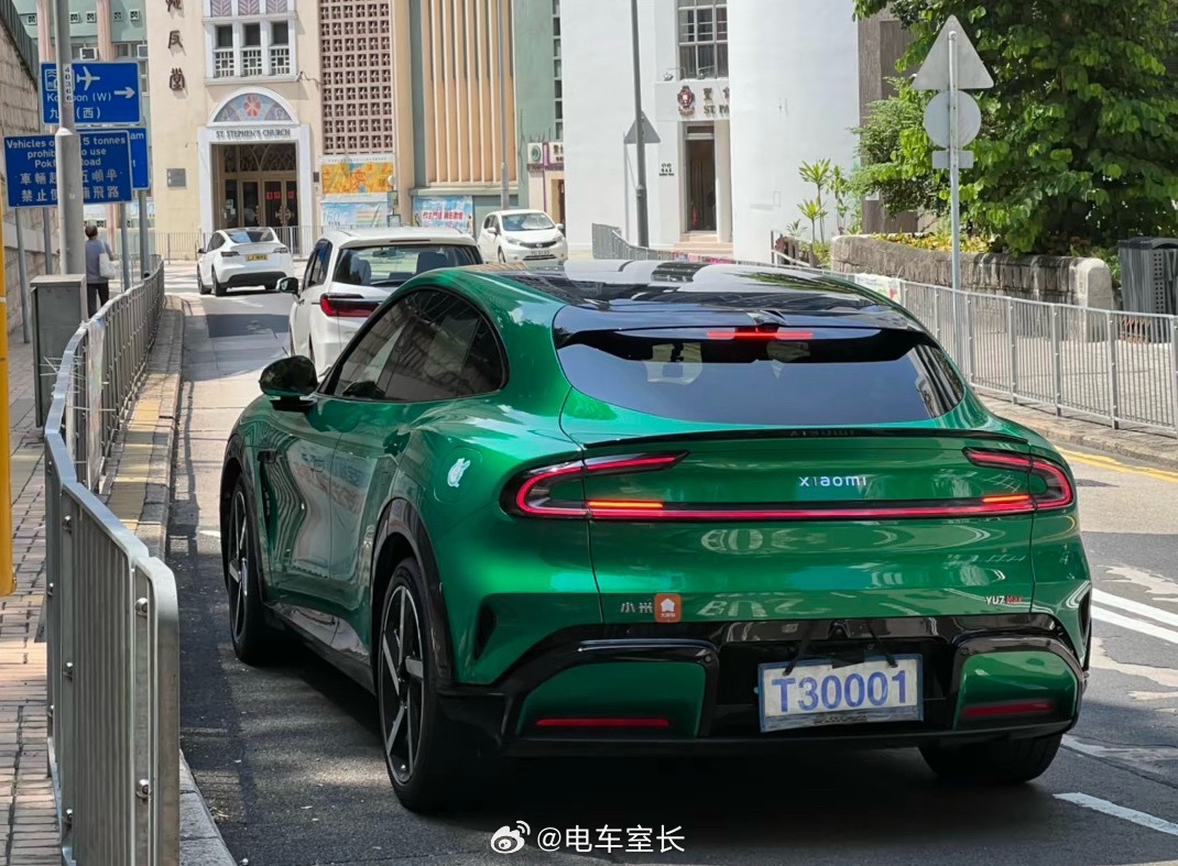 小米YU7也是好起来了，挂上我去年在香港开吉利星愿的同个车牌T30001了 ​​
