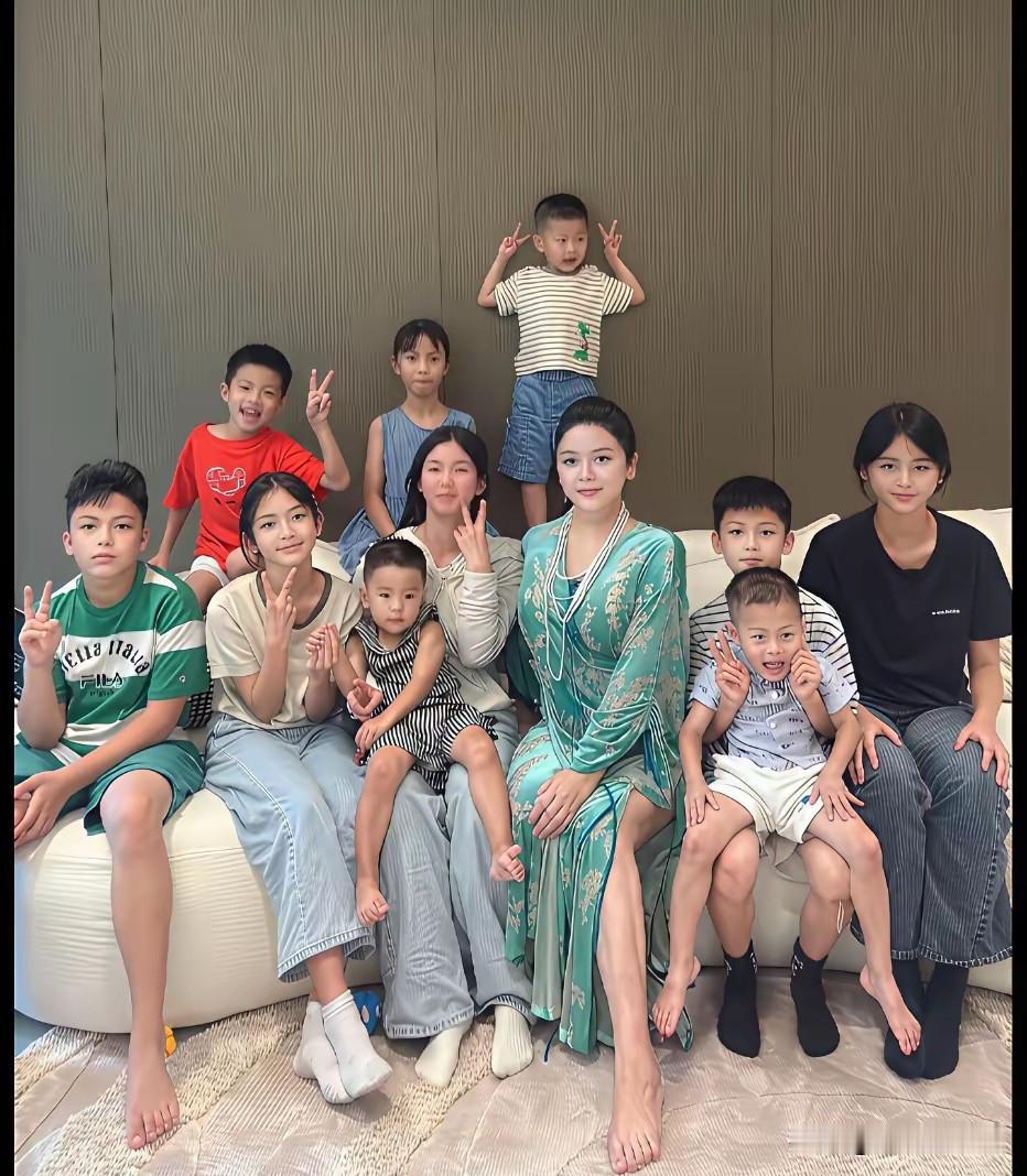 这一家子真热闹。
