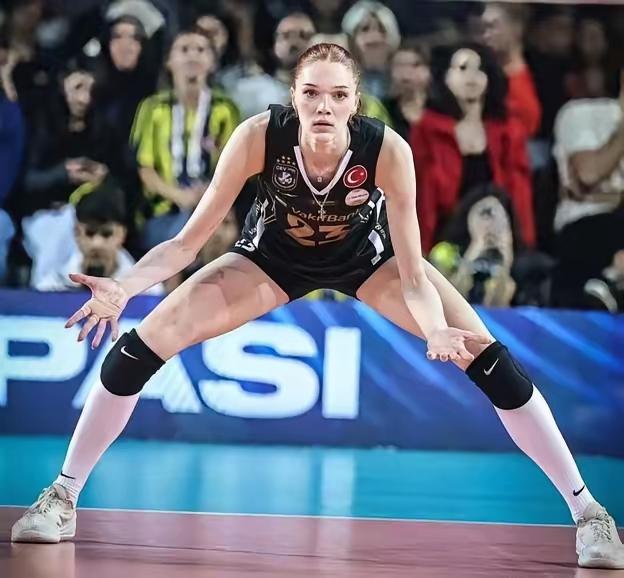 朱婷在科内就是一位名符其实的保姆主攻，意甲决赛第三回合战米兰，一局半拢共才4扣3