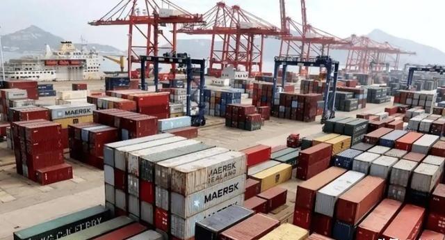 “美国人终于承认：和中国决战有三难三怕。”

美国这些年军费开支一直很高，202