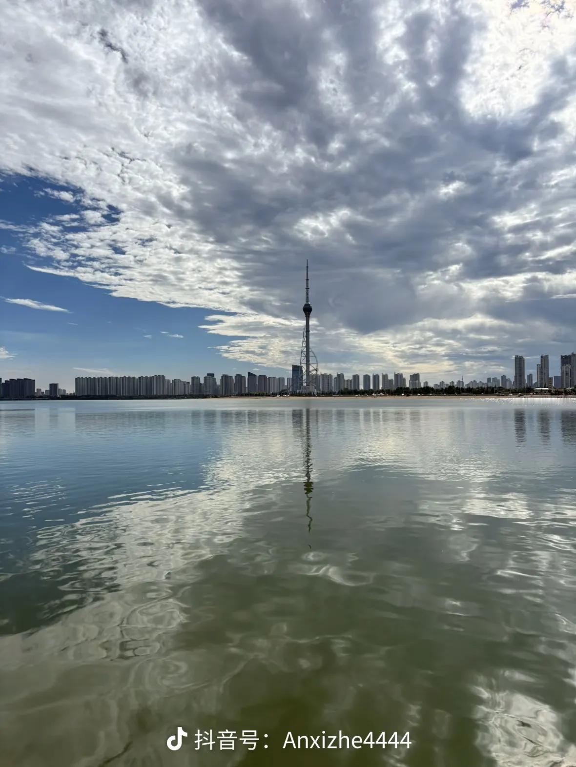 有福之人不用忙
无福之人跑断肠
有福之人千人恨
无福之人恨千人

要想成为有福气