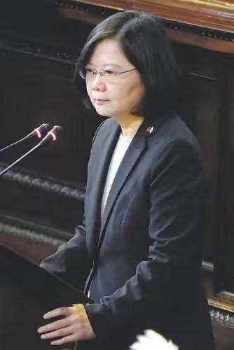台湾前领导人蔡英文发表声明，

蔡英文说，遇到危机，老百姓不用信哪个党，但要信专