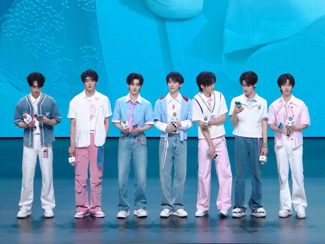 时代少年团时代少年团全员时尚单品我将全款拿下时团同款 听说时团六一在成都合体，虽