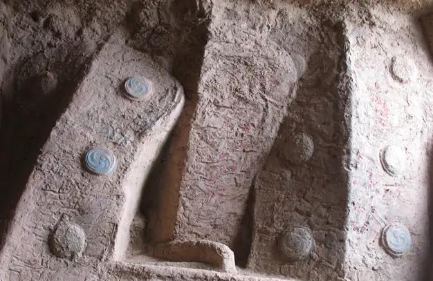 1994年，河南一女子吃过晚饭后，非要独自出门散步，丈夫觉得妻子有异，就悄悄地追