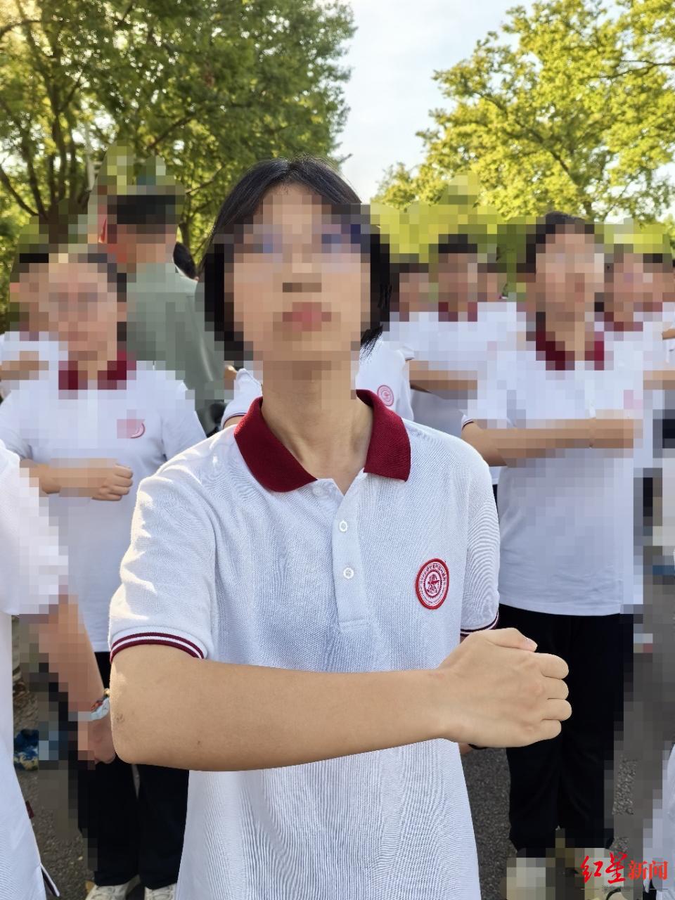 高一女生军训第三天倒地后死亡,家属:她以前在篮球队,体质不差