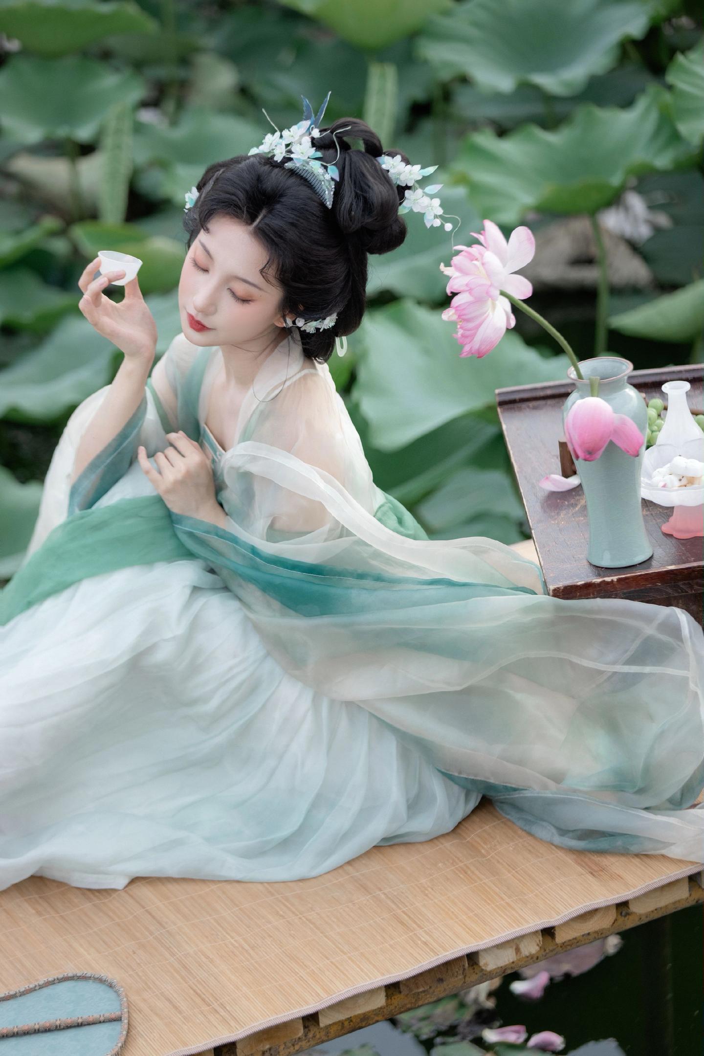 此花此叶常相映～