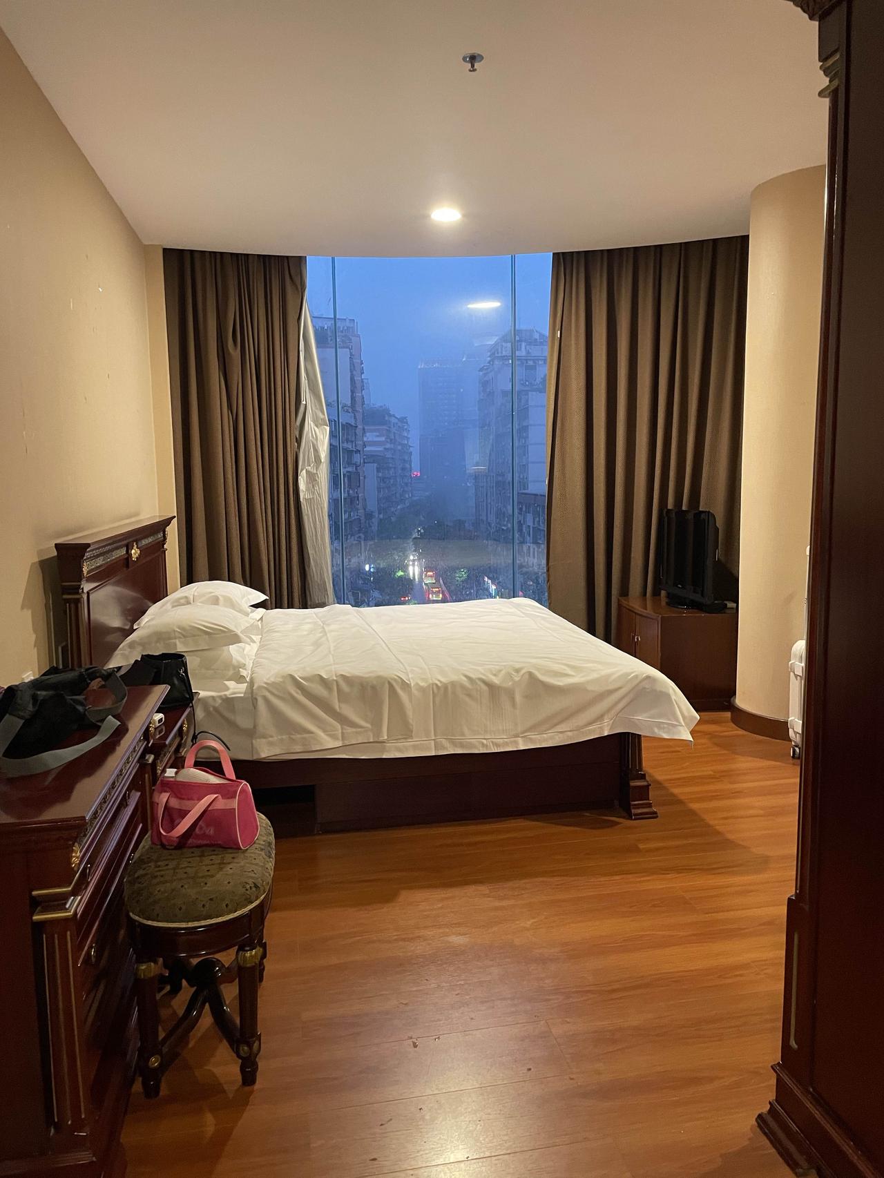 用一句话来评价万州我前几天才从湖北恩施旅游回来，回来时路过四川万州，万州给我的印