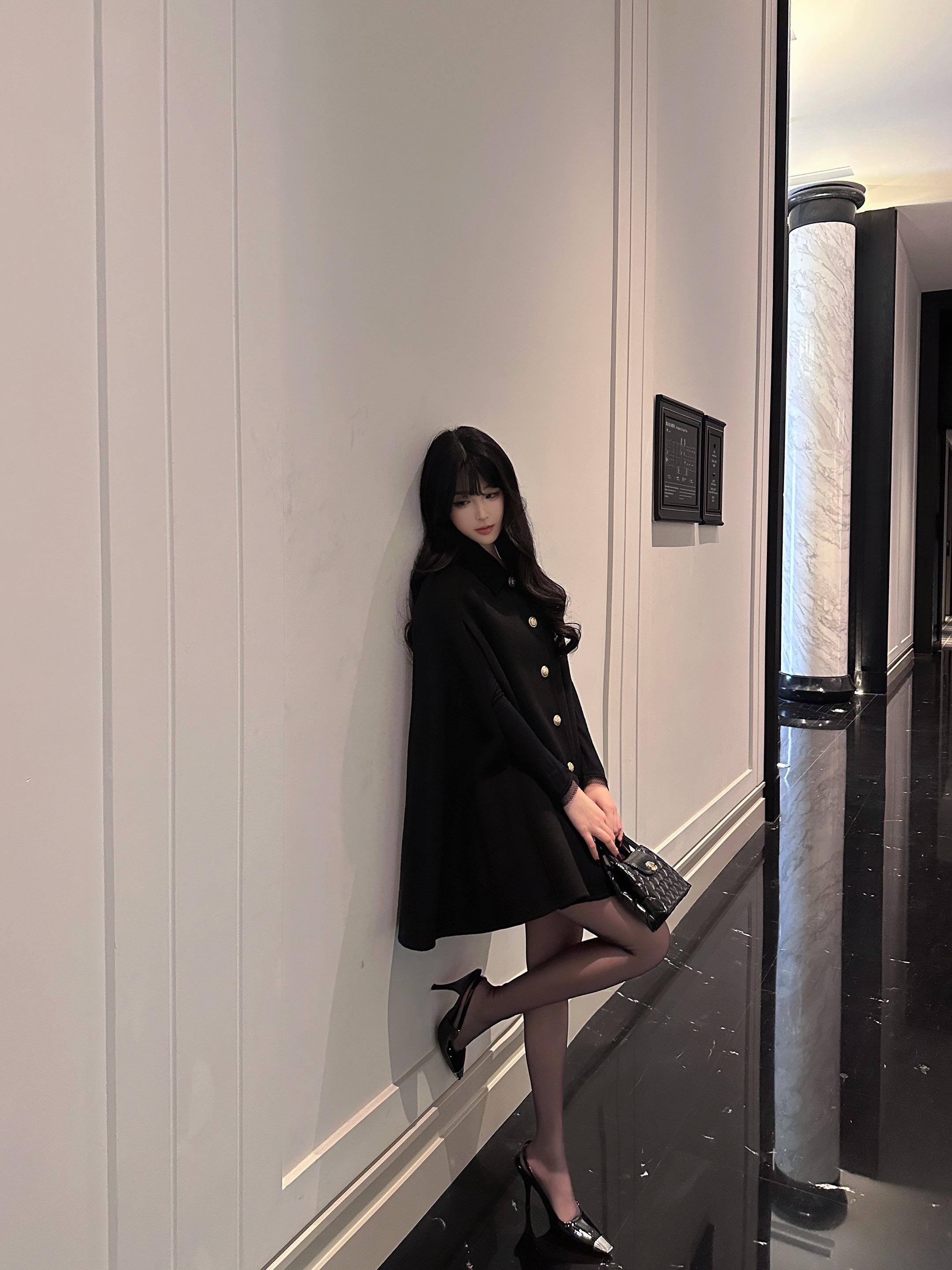 爱一个人是就算看见她虚伪 装 轻浮 谄媚也愿意照单全收吧