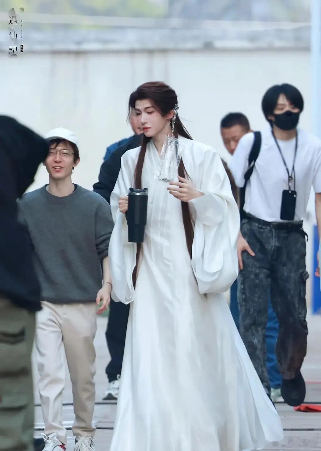 刘宇在郭敬明前面都这么高大