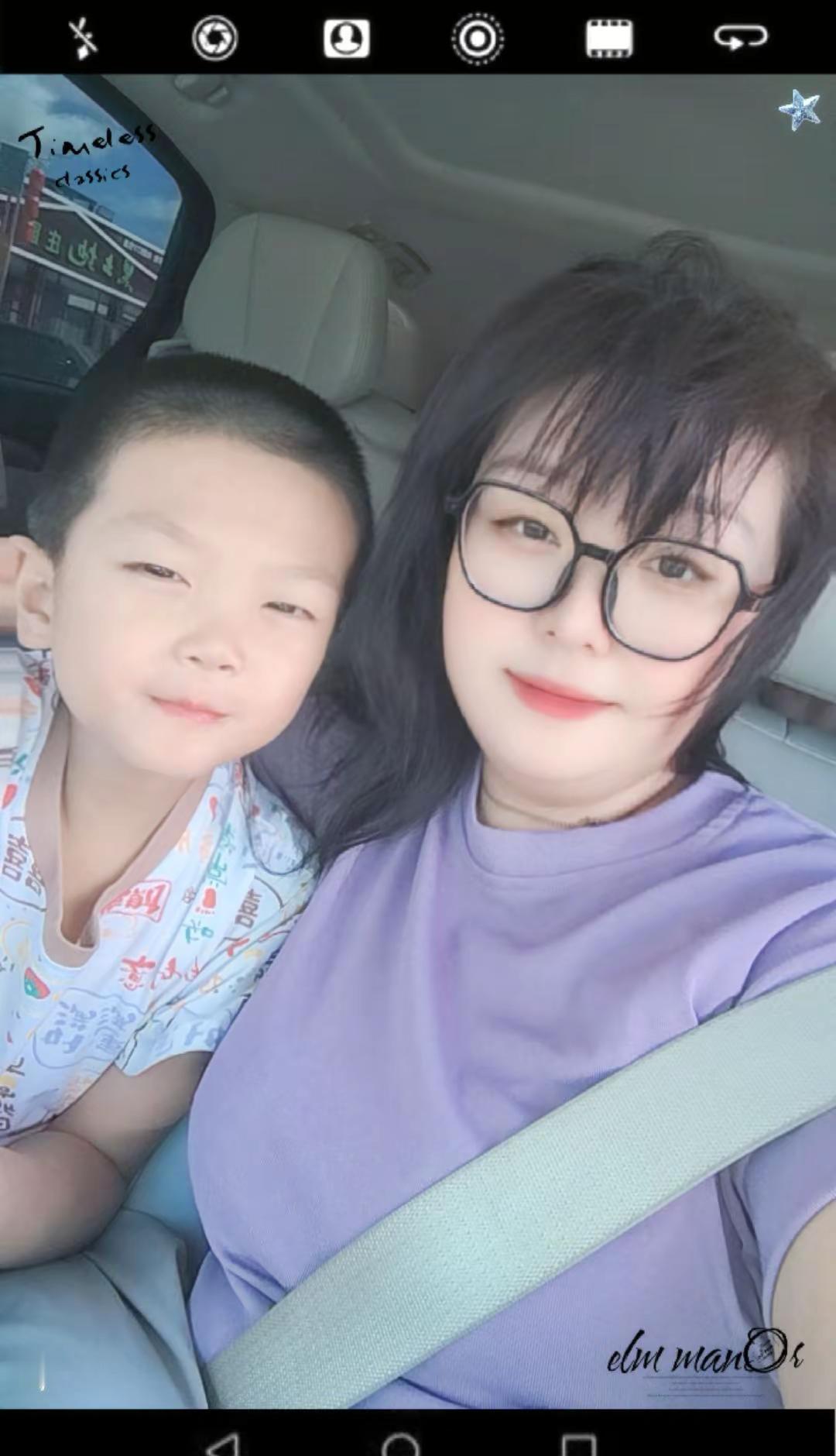 四个大儿子一个姓，这事儿真不稀奇。
家家都有本难念的经，有人认祖归宗，有人干脆改