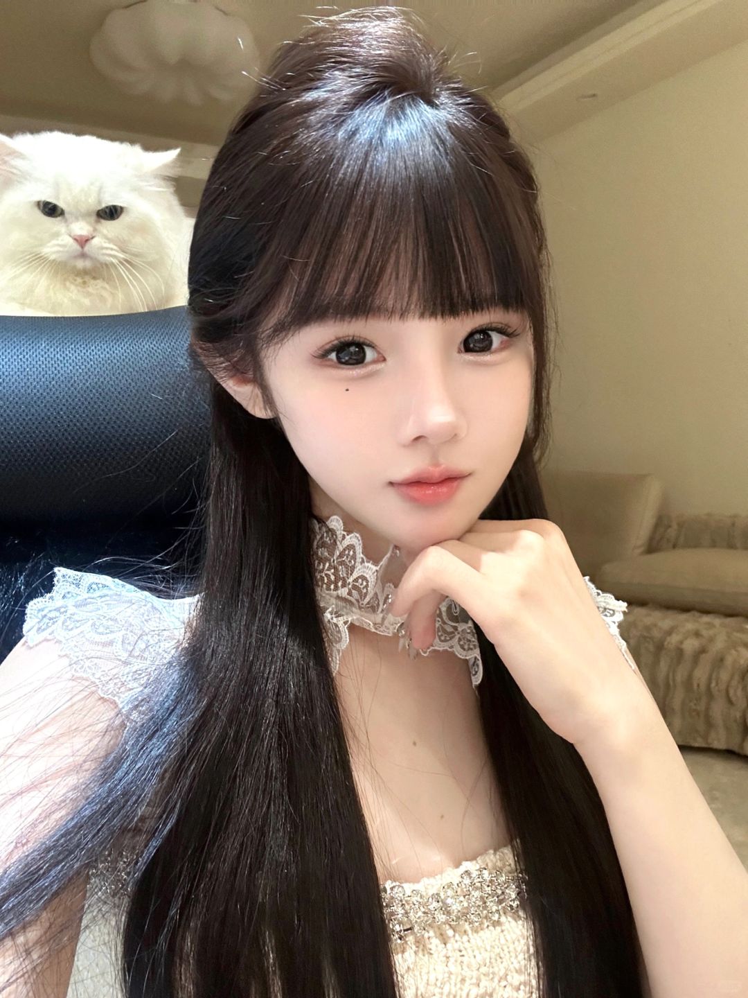 救命....跟纯欲脸适配的嘴唇太香了！