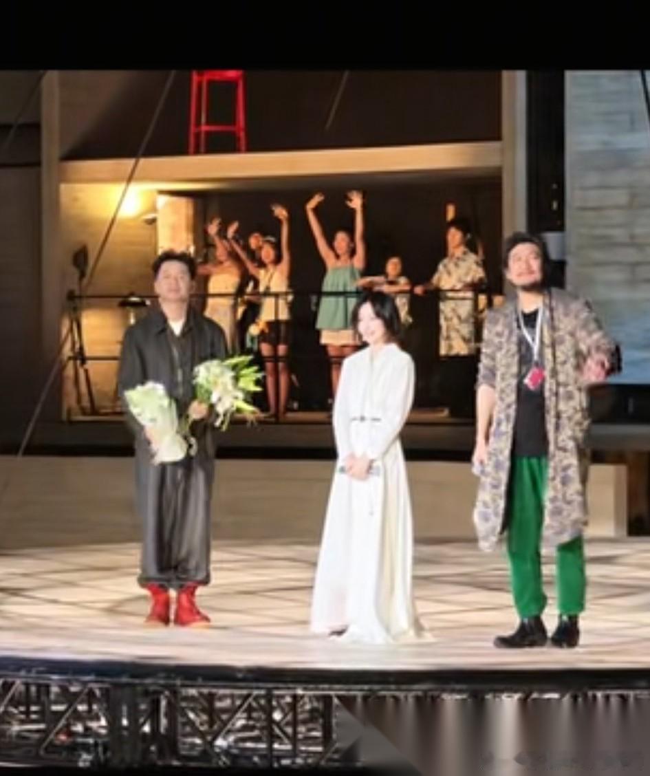 演砸了就说成是“先锋戏剧”，拿“先锋”当遮羞布，糊弄观众，践踏职业底线，拿观众当