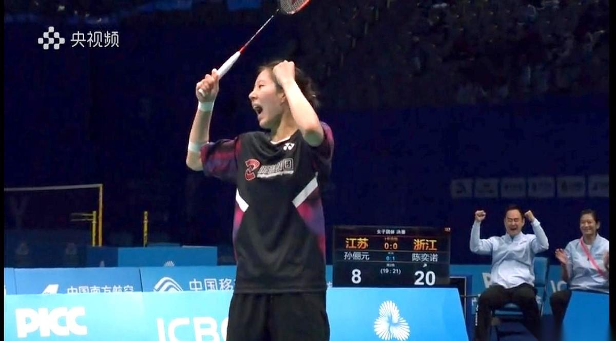 看到对阵表，我人都傻了。
何冰娇，去打一双了。
我第一反应就是，江苏队是真没人了