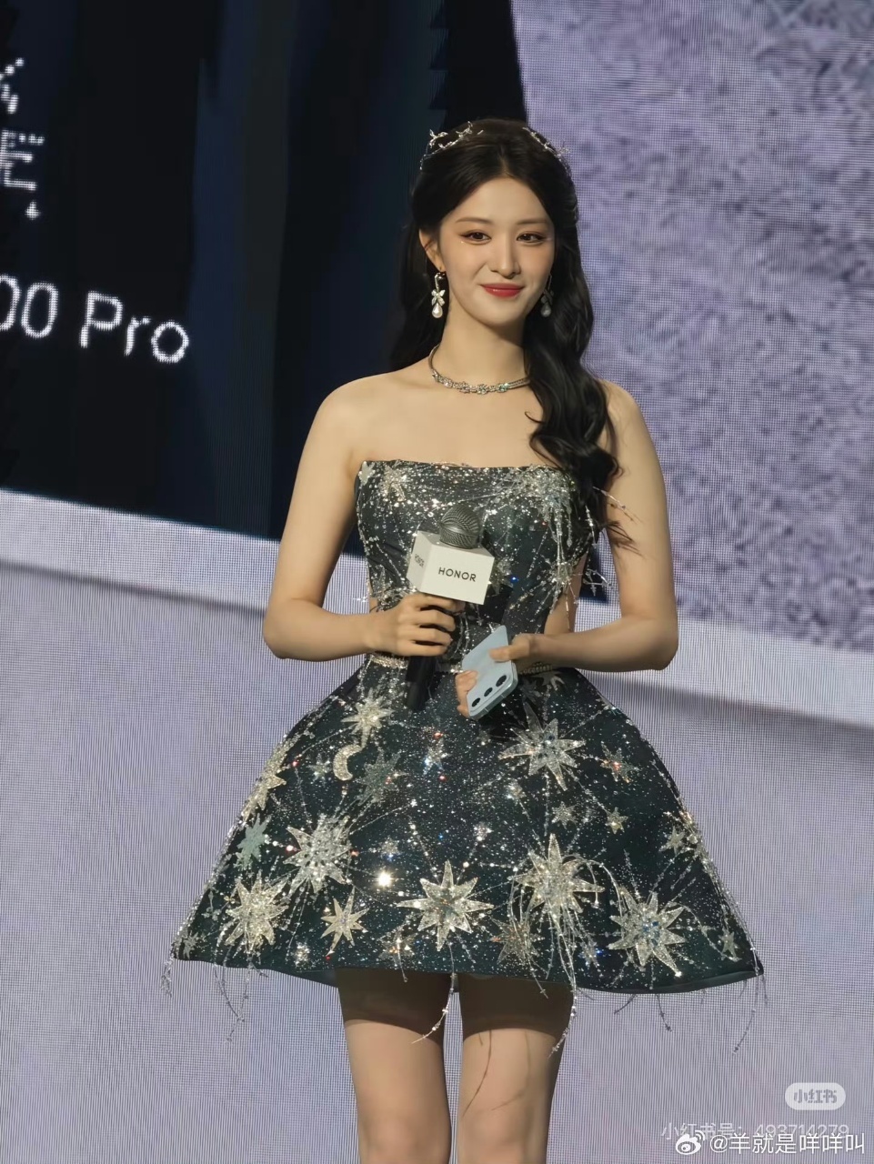 王楚然王楚然把银河穿身上了王楚然把暗夜星光穿身上了 好适合王楚然的一条裙子！ 